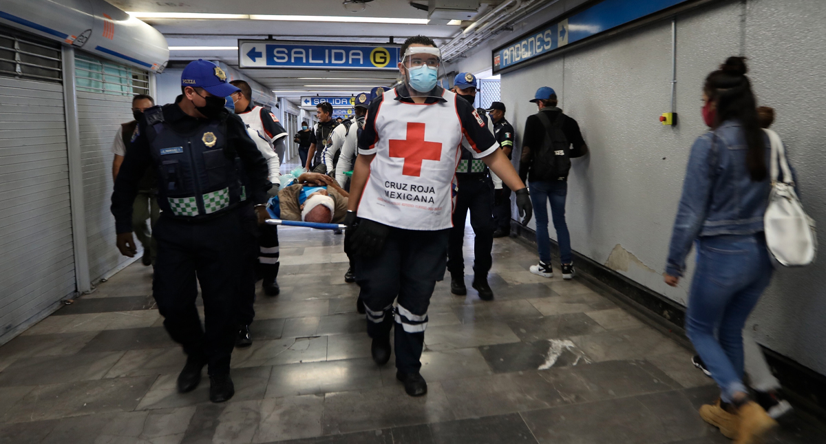 Paramédicos de la Cruz Roja Mexicana enfrentan pandemia con amor a la vocación