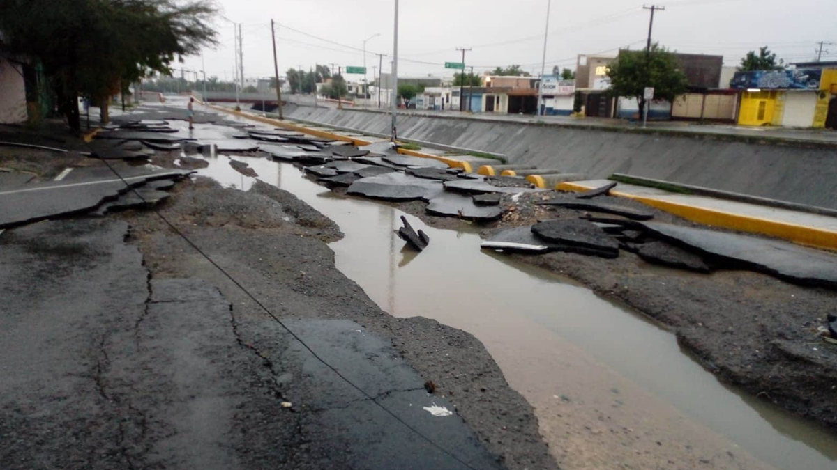 Tamaulipas y Nuevo León, los más afectados por Hanna - pavimento-roto-en-calle-cordillera-de-himalaya-por-inundaciones