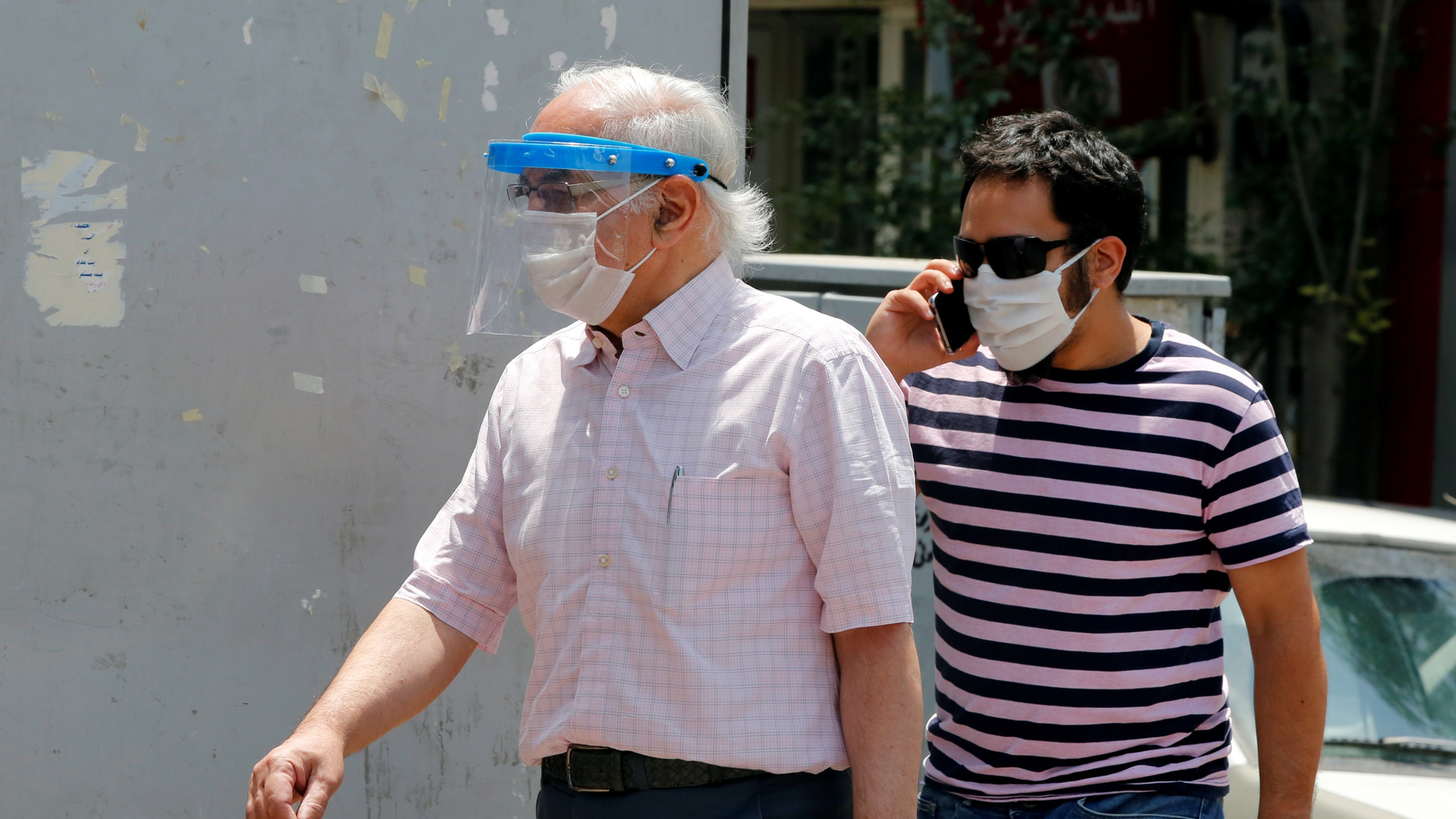 Irán obliga al uso de cubrebocas ante aumento de casos de COVID-19