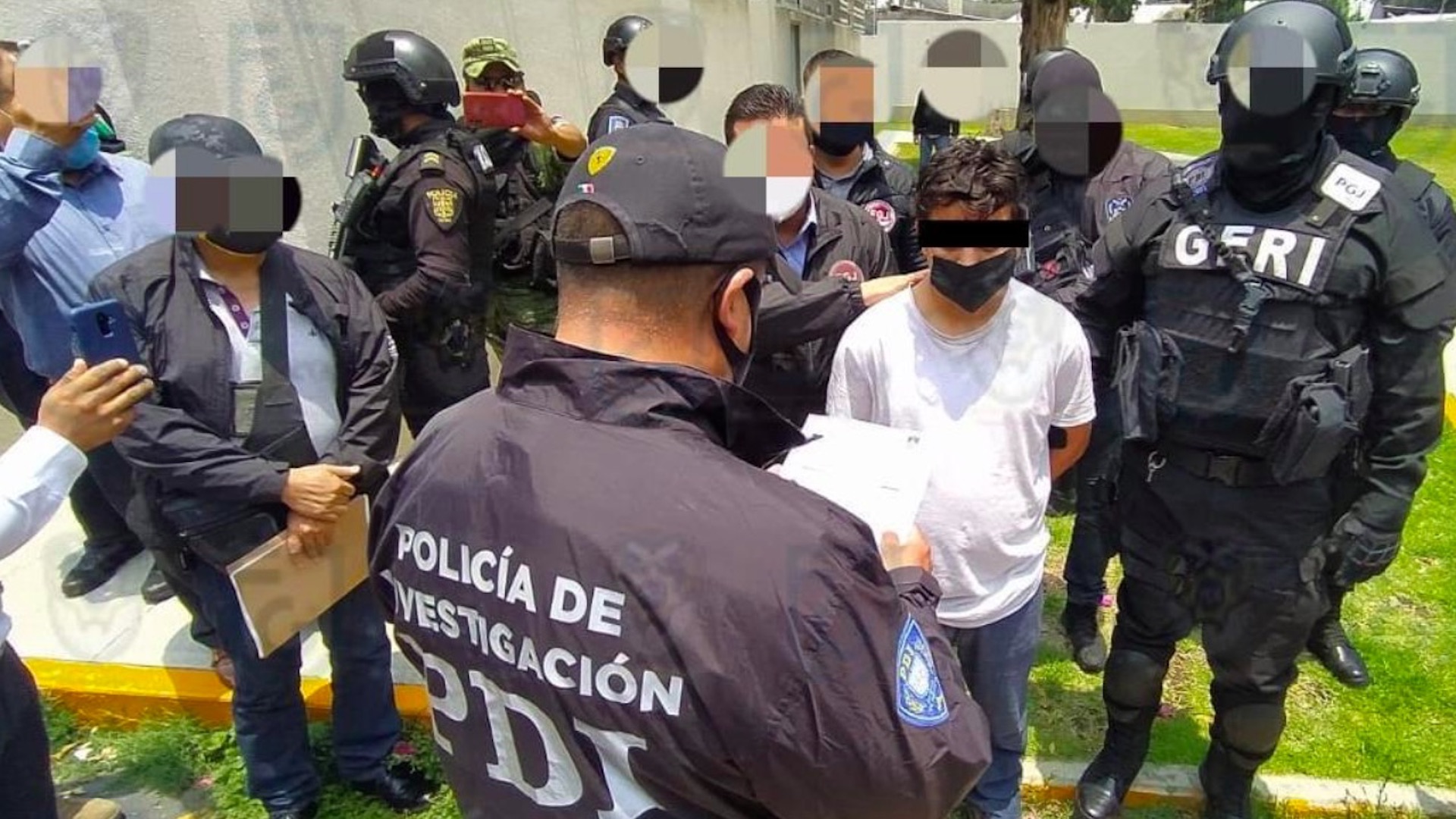 Dan prisión preventiva oficiosa a dos detenidos por atentado contra Omar García Harfuch Dan prisión preventiva oficiosa a dos detenidos por atentado contra Omar García Harfuch