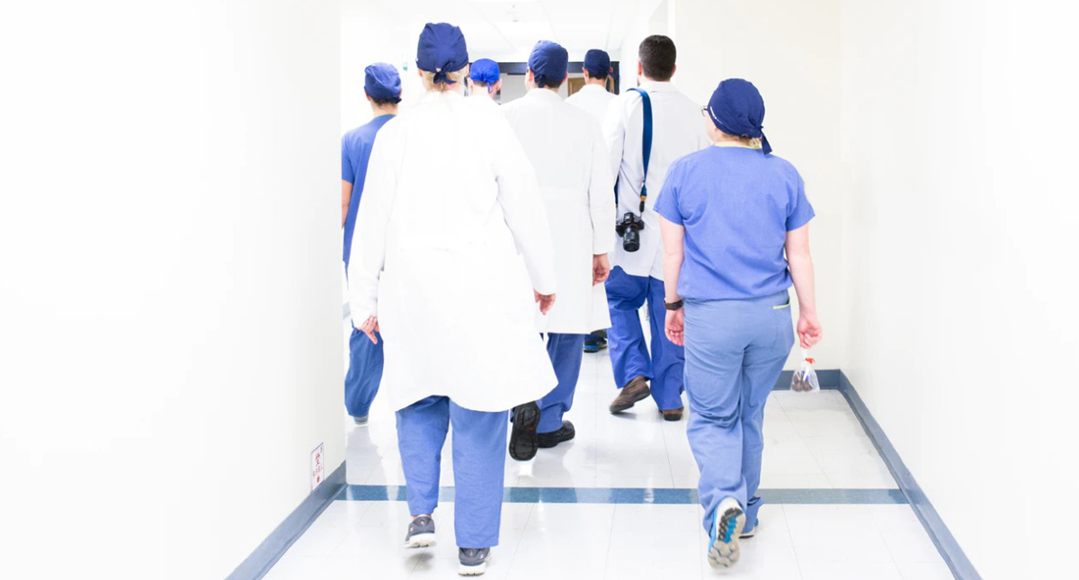 Profesionales de la salud contagios por COVID-19