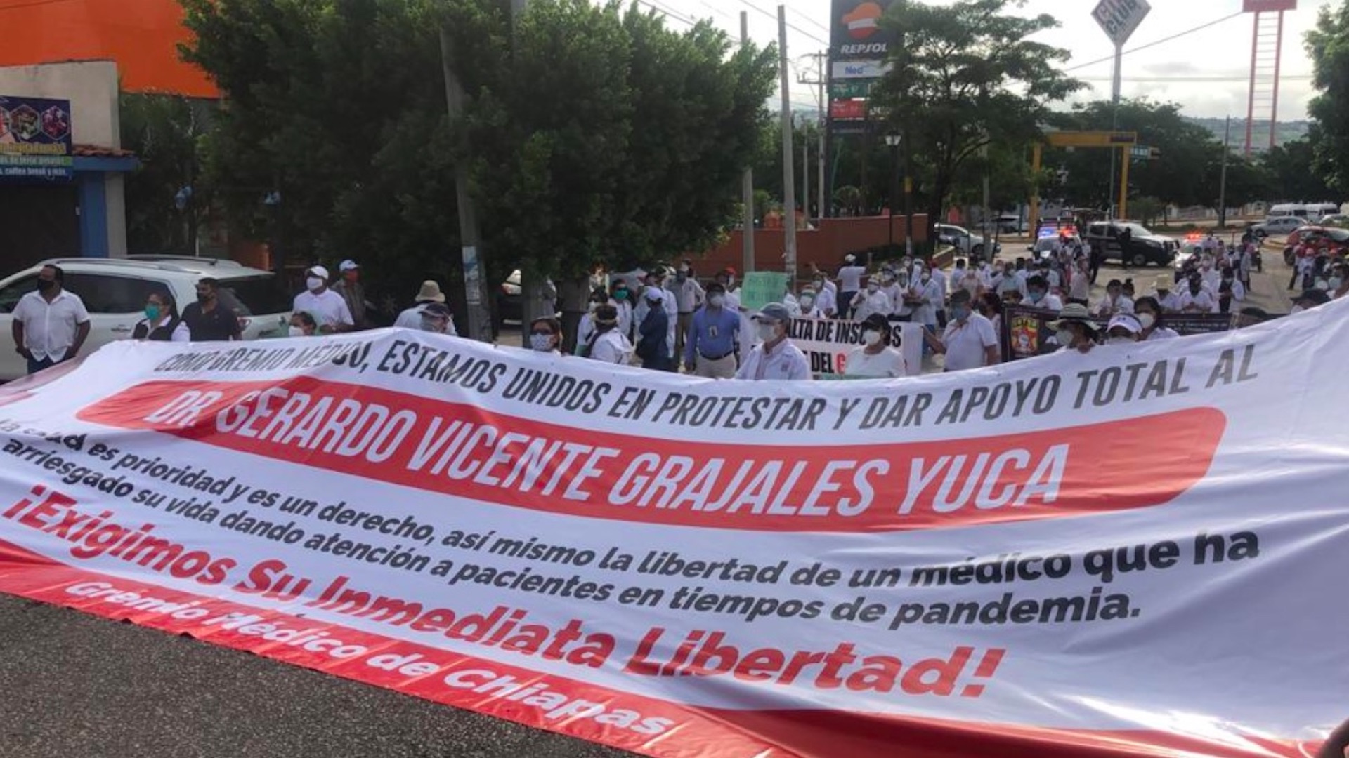 Exigen liberación de médico detenido en Chiapas