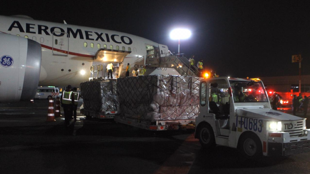 Llegan a México 88 ventiladores a través del puente aéreo con China