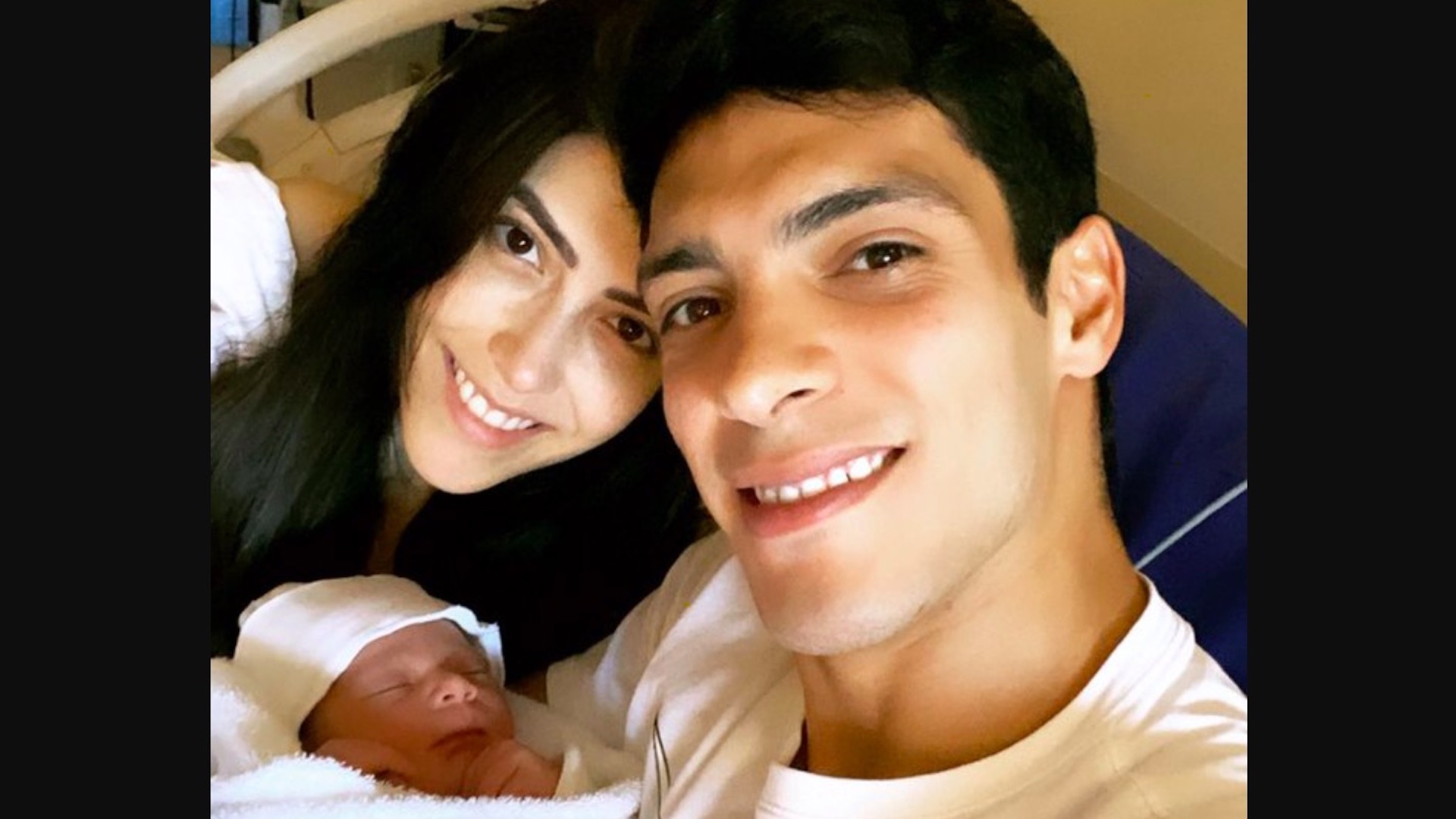 Nació Arya, hija de Raúl Jiménez; Wolves le da la “bienvenida al equipo”