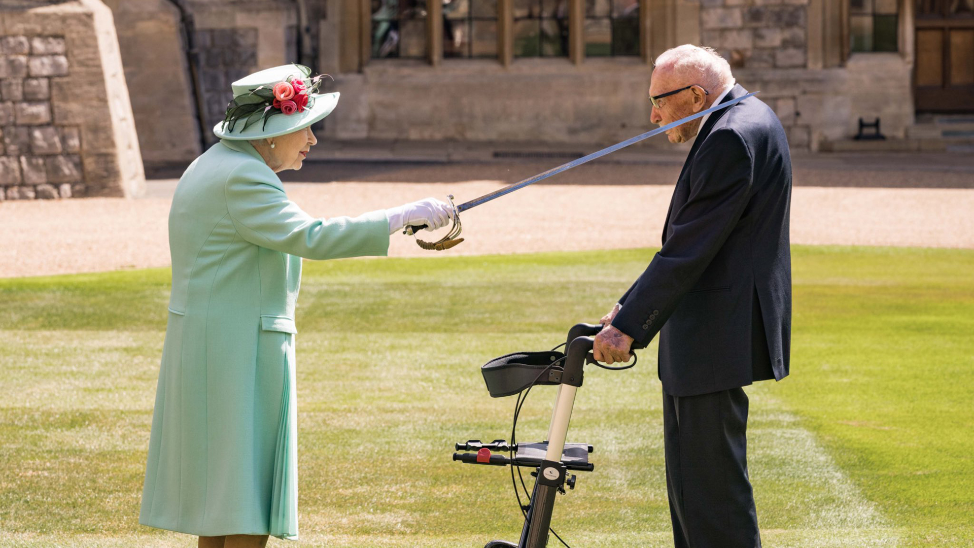#Video Reina Isabel nombra caballero a veterano de la Segunda Guerra Mundial #Video Reina Isabel nombra caballero a veterano de la Segunda Guerra Mundial
