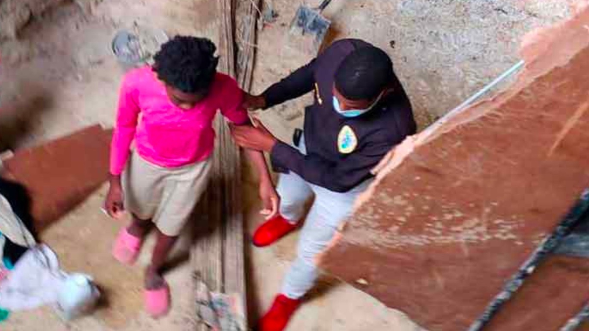 Rescatan a tres niñas permanecían amarradas dentro de cisterna en República Dominicana