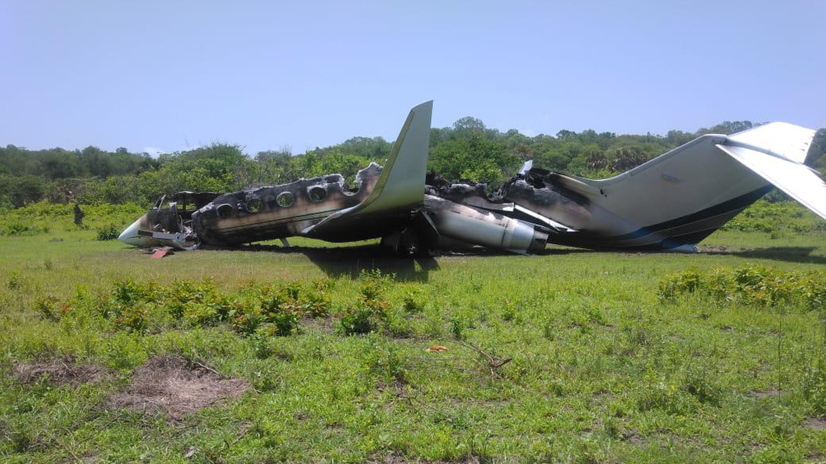 Hallan avión ejecutivo calcinado en Mapastepec, Chiapas - restos-de-avion-hallados-en-mapastepec-chiapas