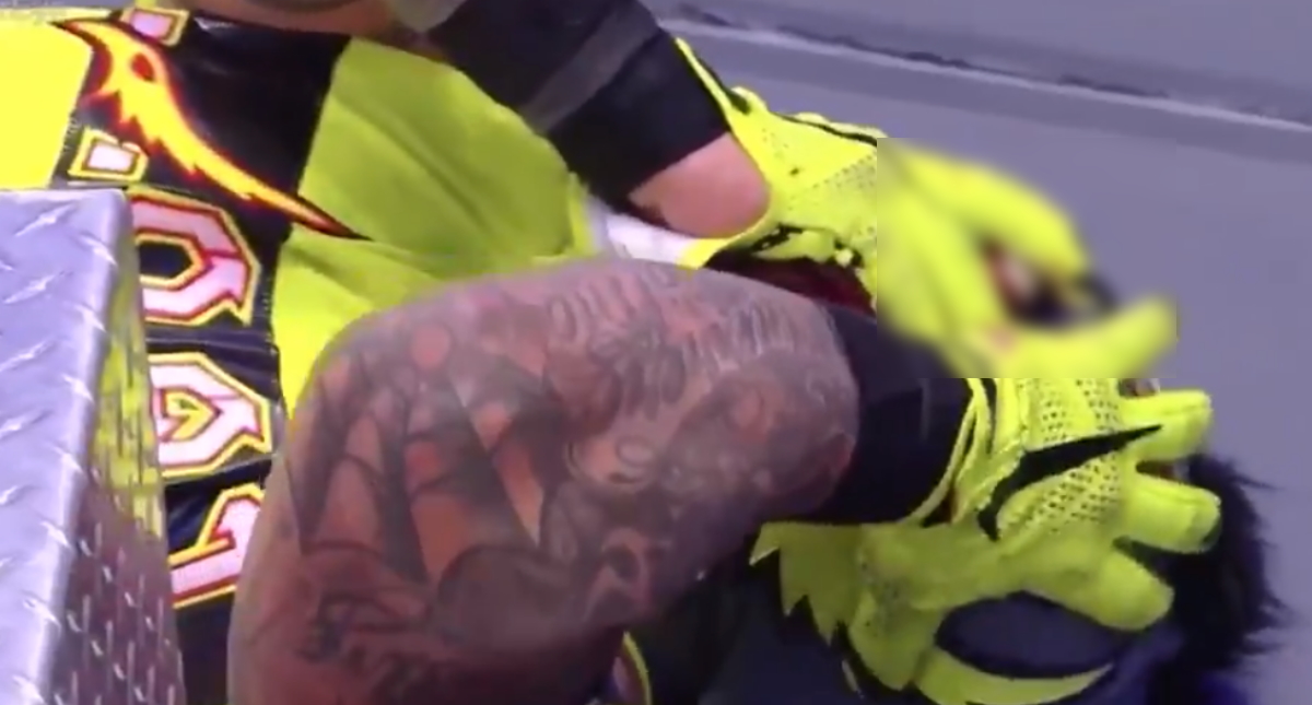 Rey Mysterio “pierde el ojo” durante pelea con Seth Rollins