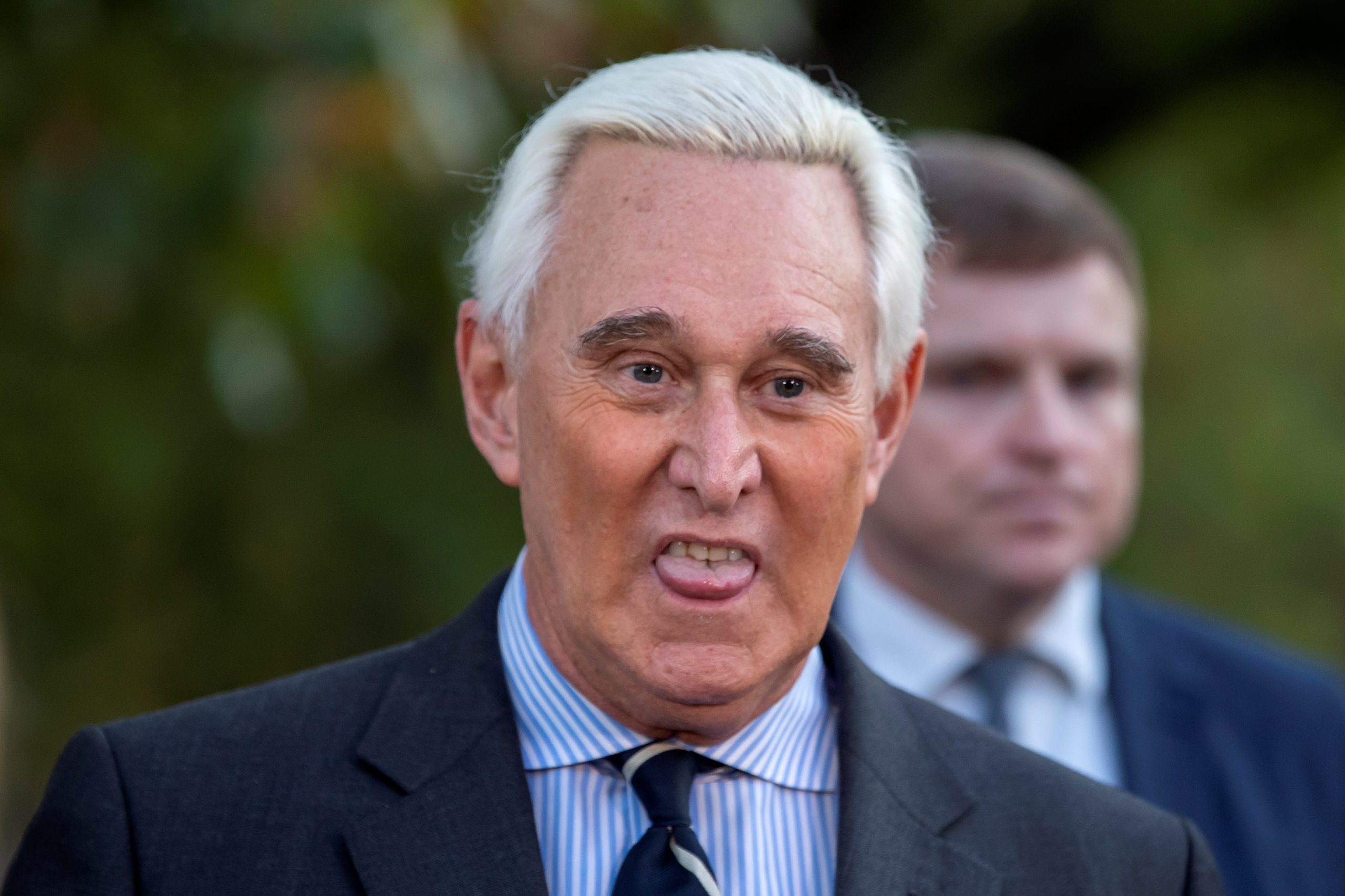 Trump conmuta pena a su amigo Roger Stone; demócratas anuncian investigación - roger-stone-2-scaled