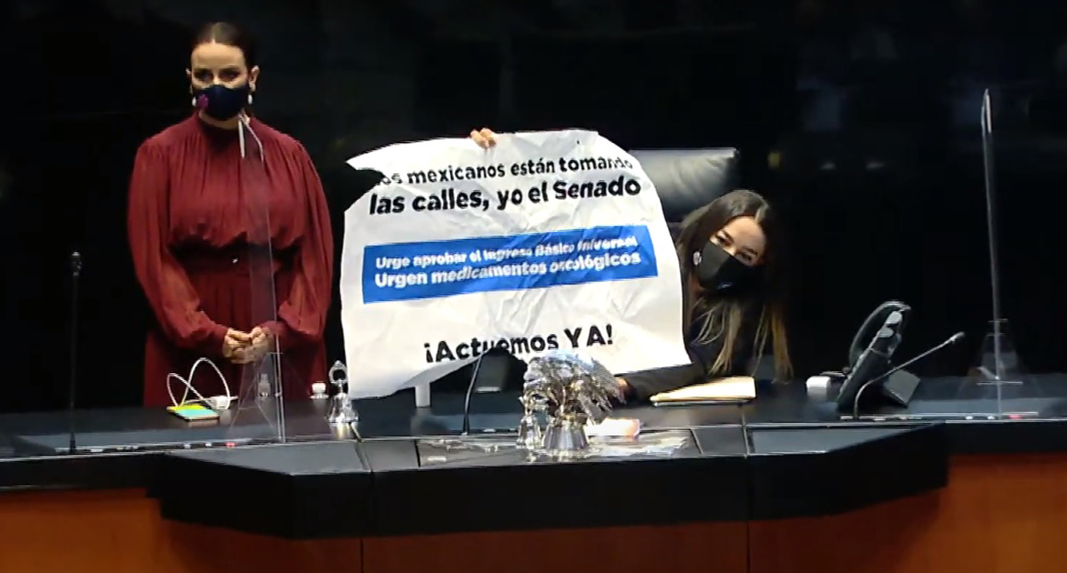 #Video Senadoras ‘pelean’ previo a inicio de sesión extraordinaria