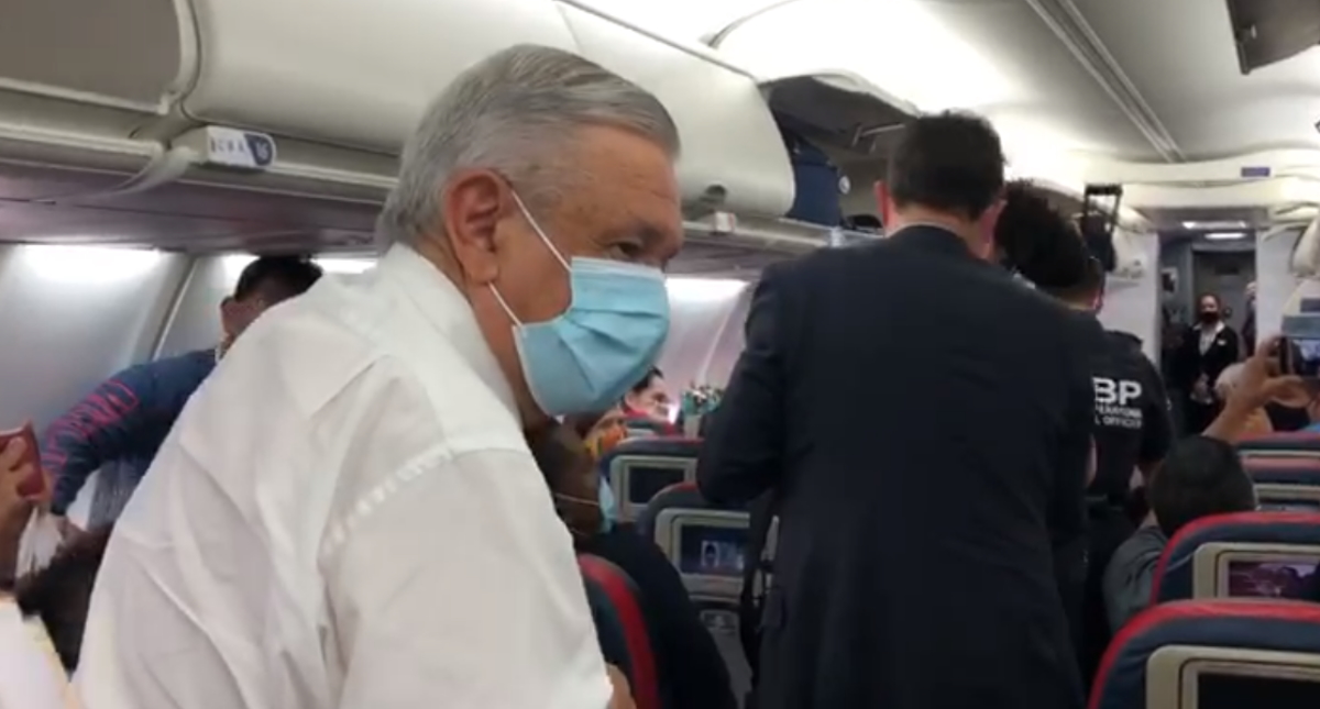 #Video Llega AMLO a Estados Unidos; hace escala en Atlanta y ya vuela a Washington