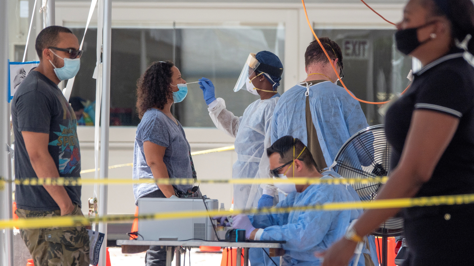 Florida cerca de 600 mil casos de COVID-19 con tasa de positivos a la baja