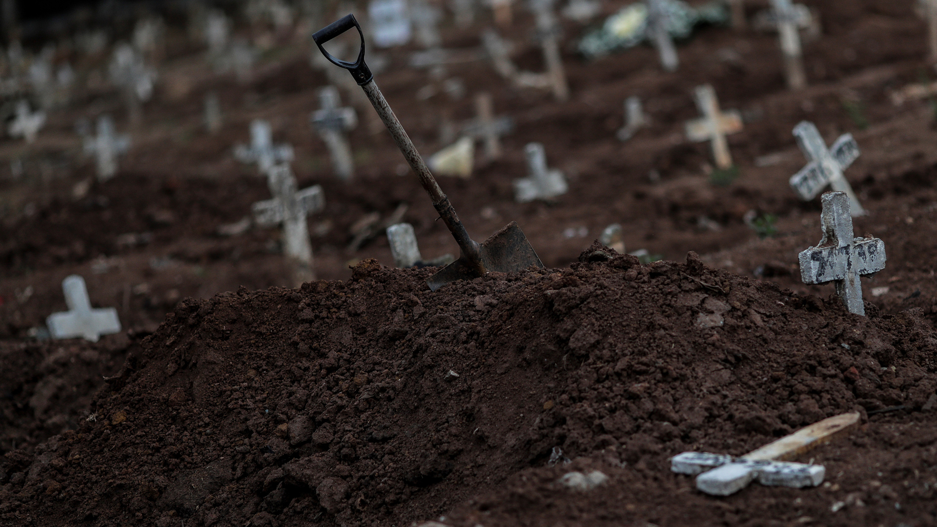 Aumenta a 74 mil la cifra de muertos por COVID-19 en Brasil