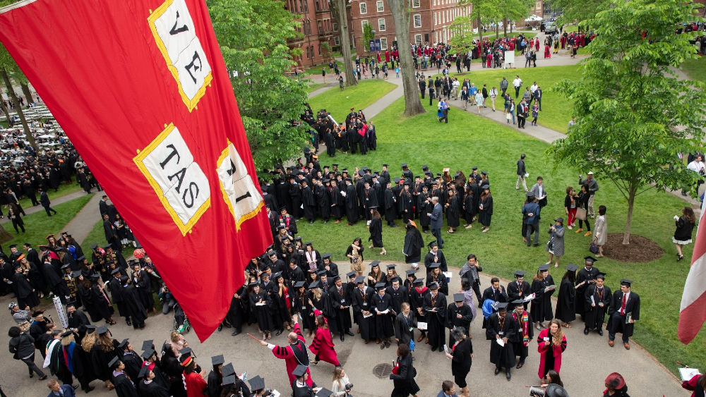 Universidades demandan a gobierno de EE.UU. por norma para visas de estudiantes