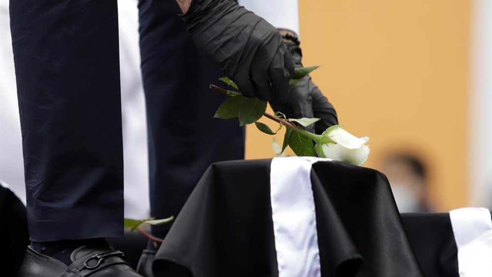 Llegan a Puebla urnas de migrantes muertos en EE.UU. por COVID-19