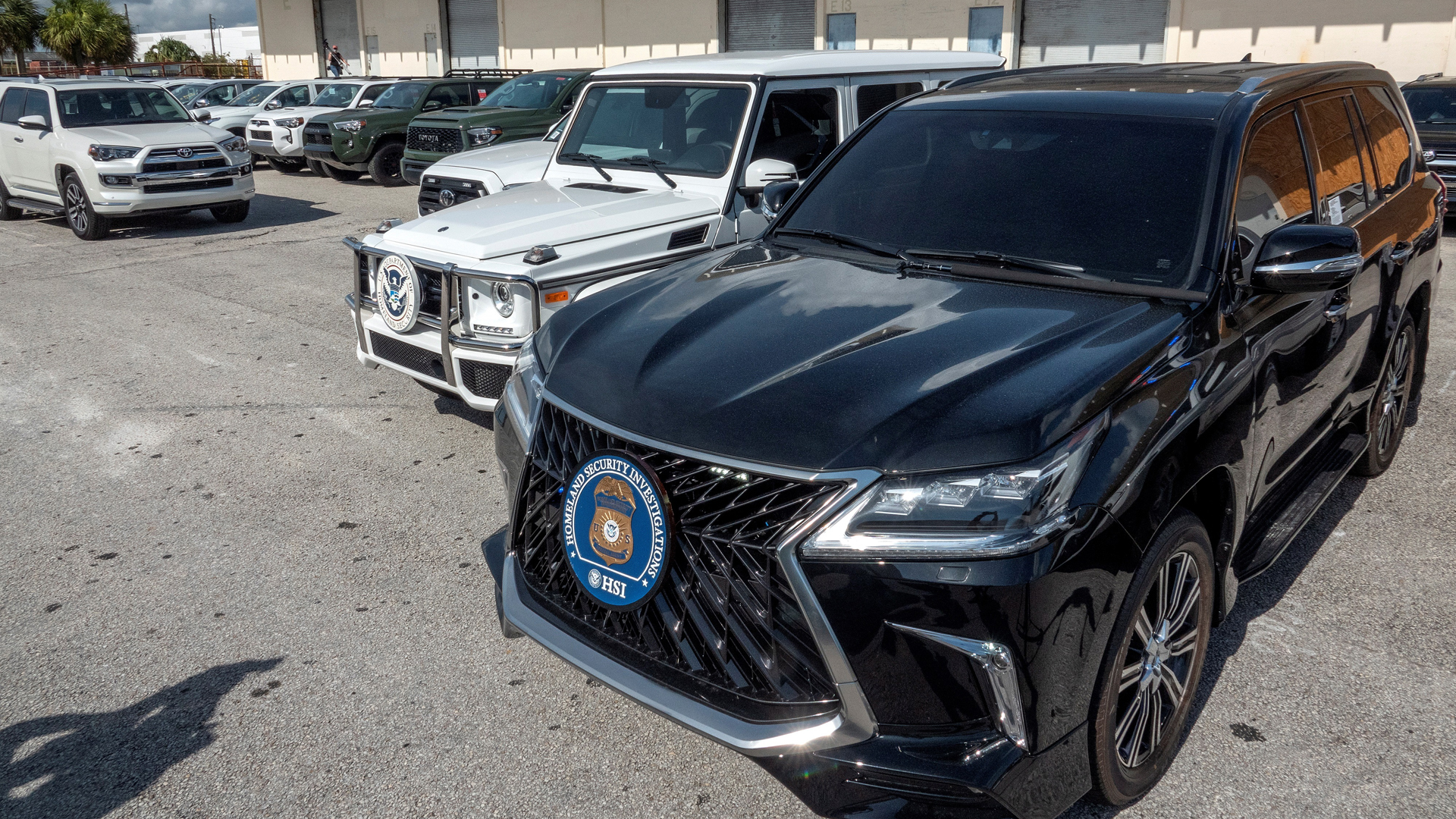 EE.UU. decomisa 81 vehículos que iban a ser enviados a Venezuela