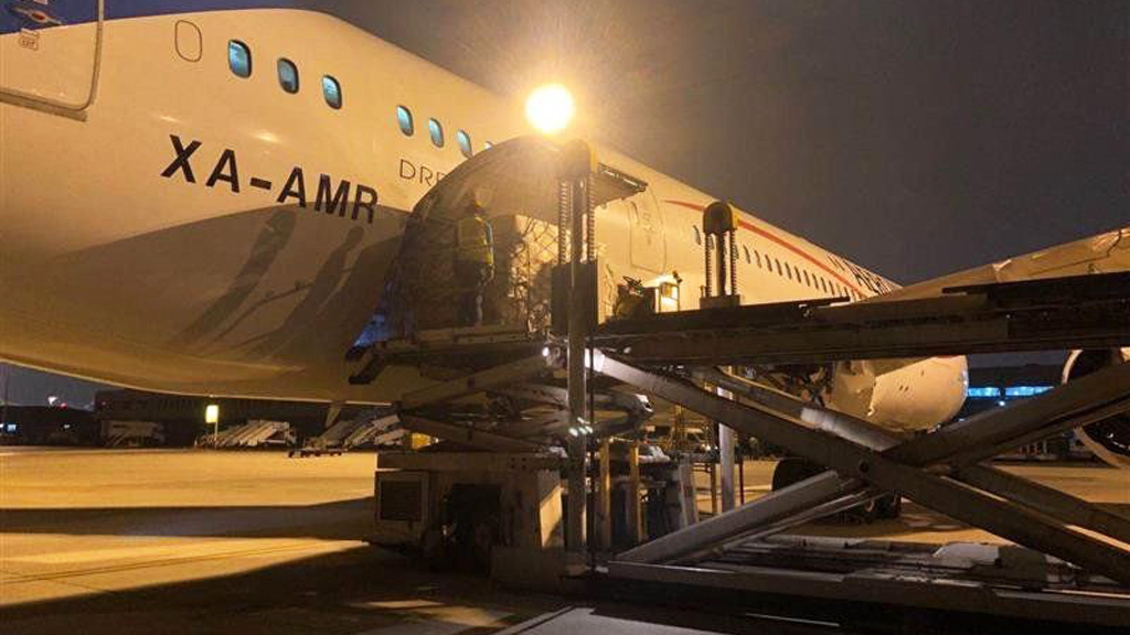 El vuelo 24 con ventiladores para atender COVID-19 ya viaja rumbo a México