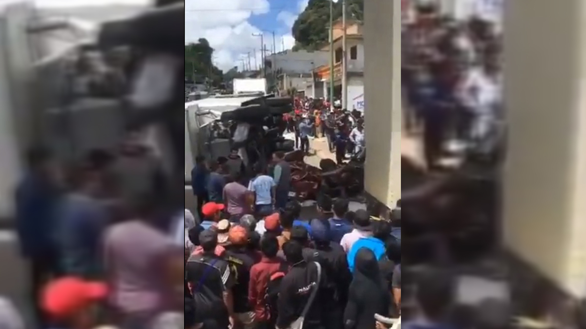 Funcionarios de Chiapas siguen retenidos tras accidente de camión del IMSS que dejó 3 muertos