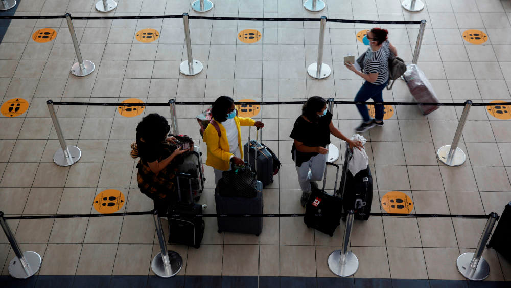 Países restringen los viajes para evitar riesgos, afirma OMS