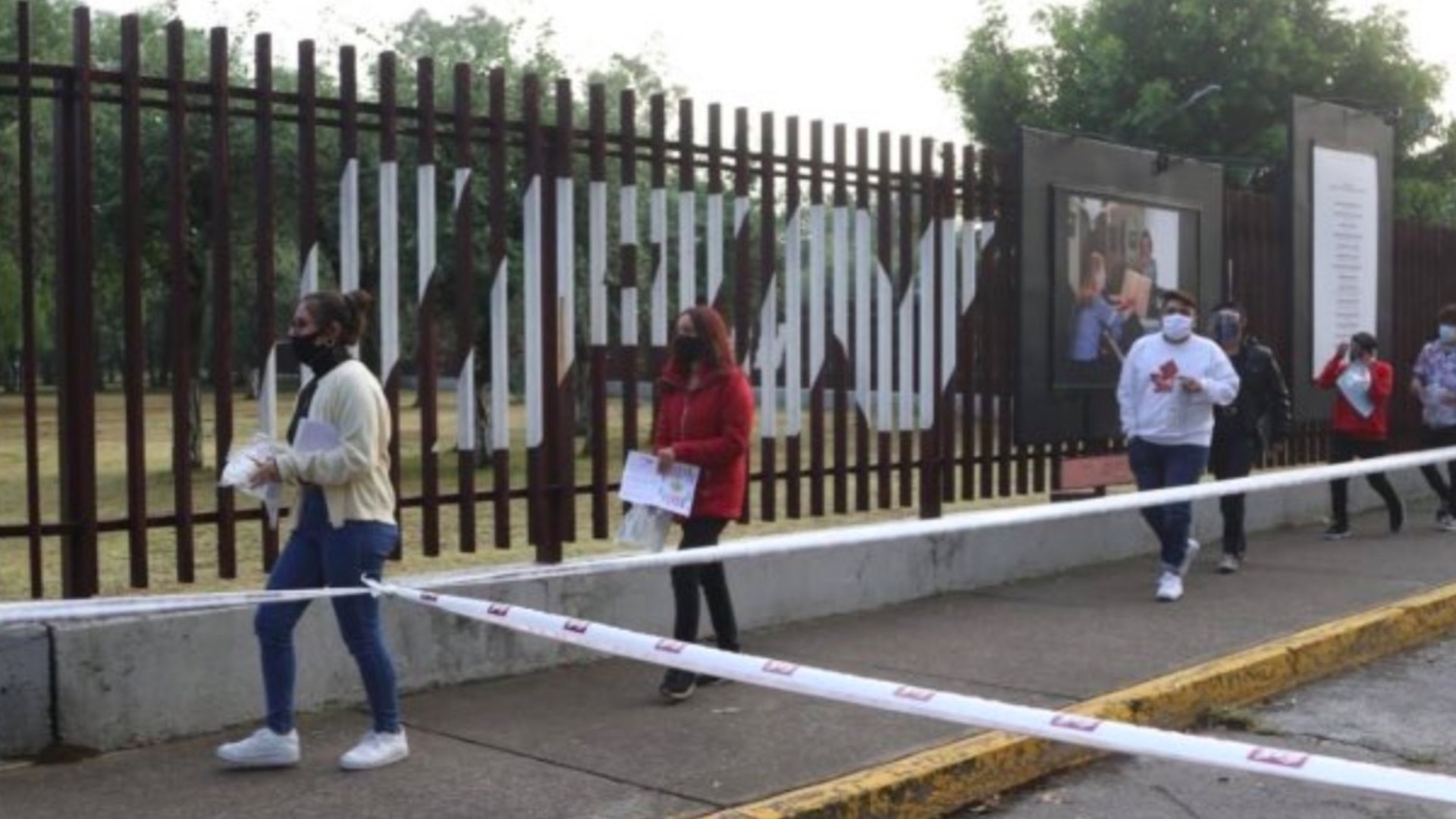 Con fuertes medidas sanitarias, inicia examen de admisión a Bachillerato