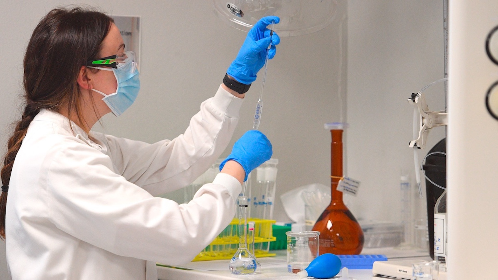 Gobierno de Australia podría hacer obligatoria vacuna contra COVID-19