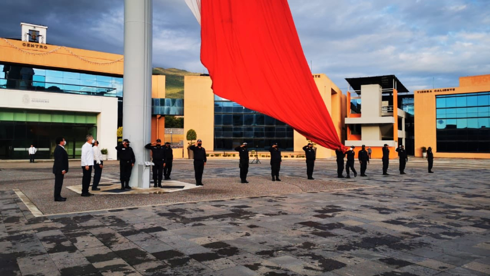 Conmemoran en Guerrero, con toque de silencio y bandera a media asta, a víctimas del COVID-19