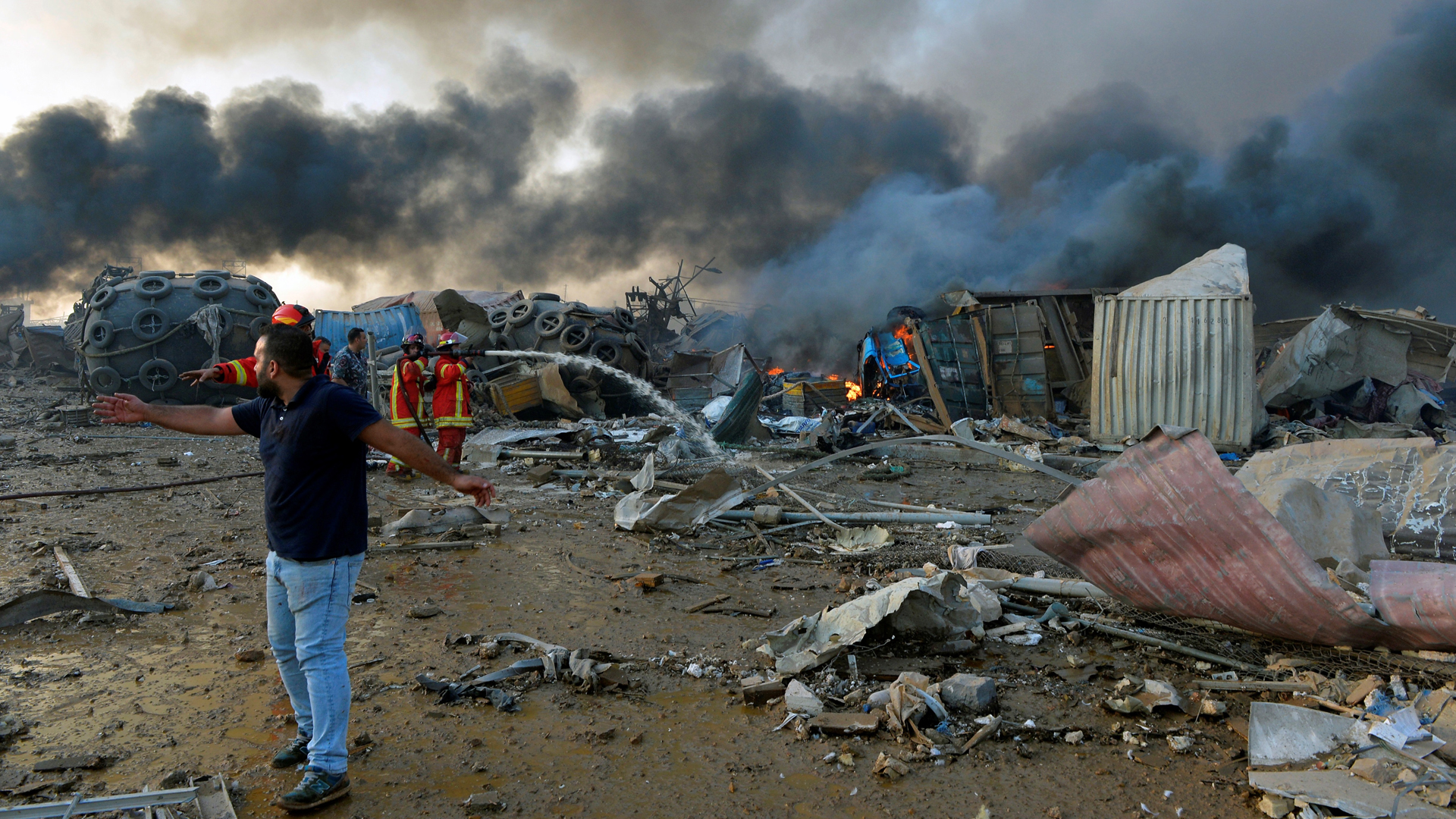 Trump sugiere que explosión en Beirut fue un ataque con bomba