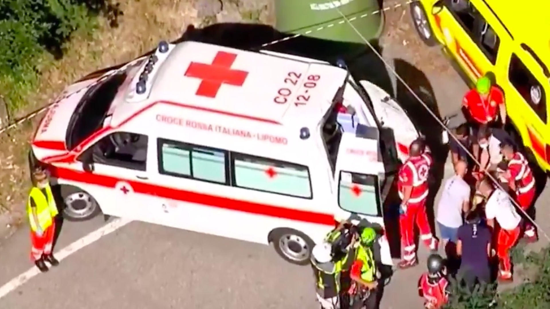 #Video Ciclista sufre aparatosa caída durante Giro de Lombardía #Video Ciclista sufre aparatosa caída durante Giro de Lombardía