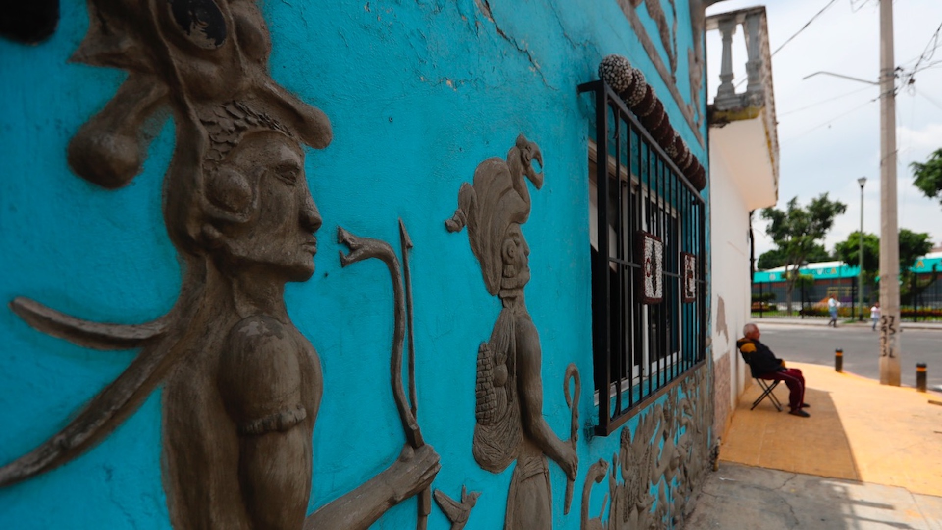 Recrean calmécac en fachada de casa de la Ciudad de México - casa-calmecac