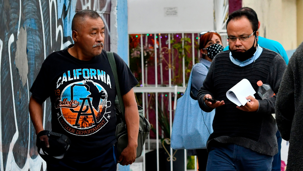 México supera 50 mil muertos por COVID-19 entre récords de contagios y críticas