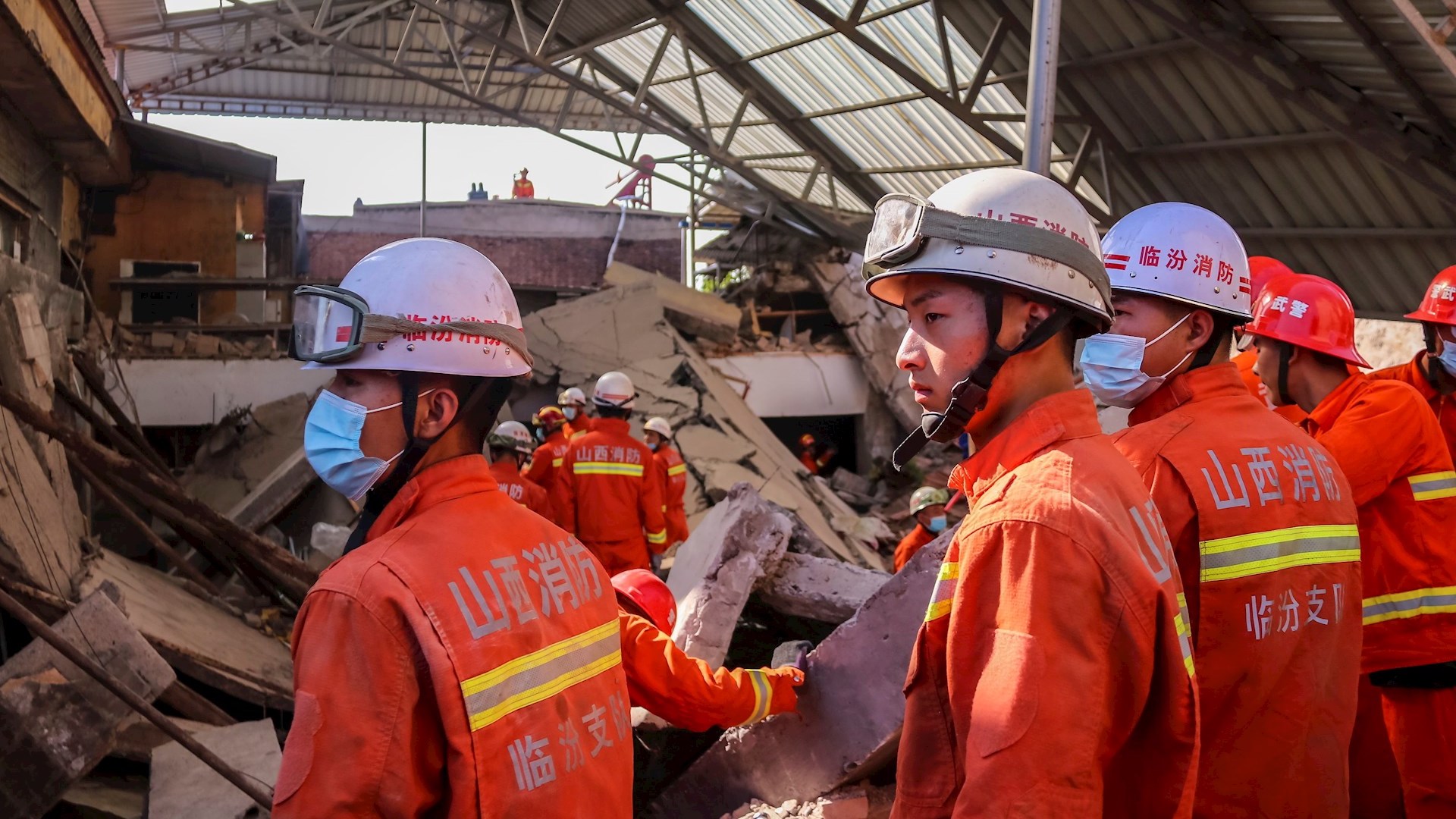 Al menos 29 muertos tras hundirse restaurante en China