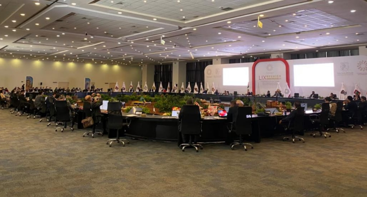 Gobernadores acuerdan con López Obrador revisar el pacto fiscal