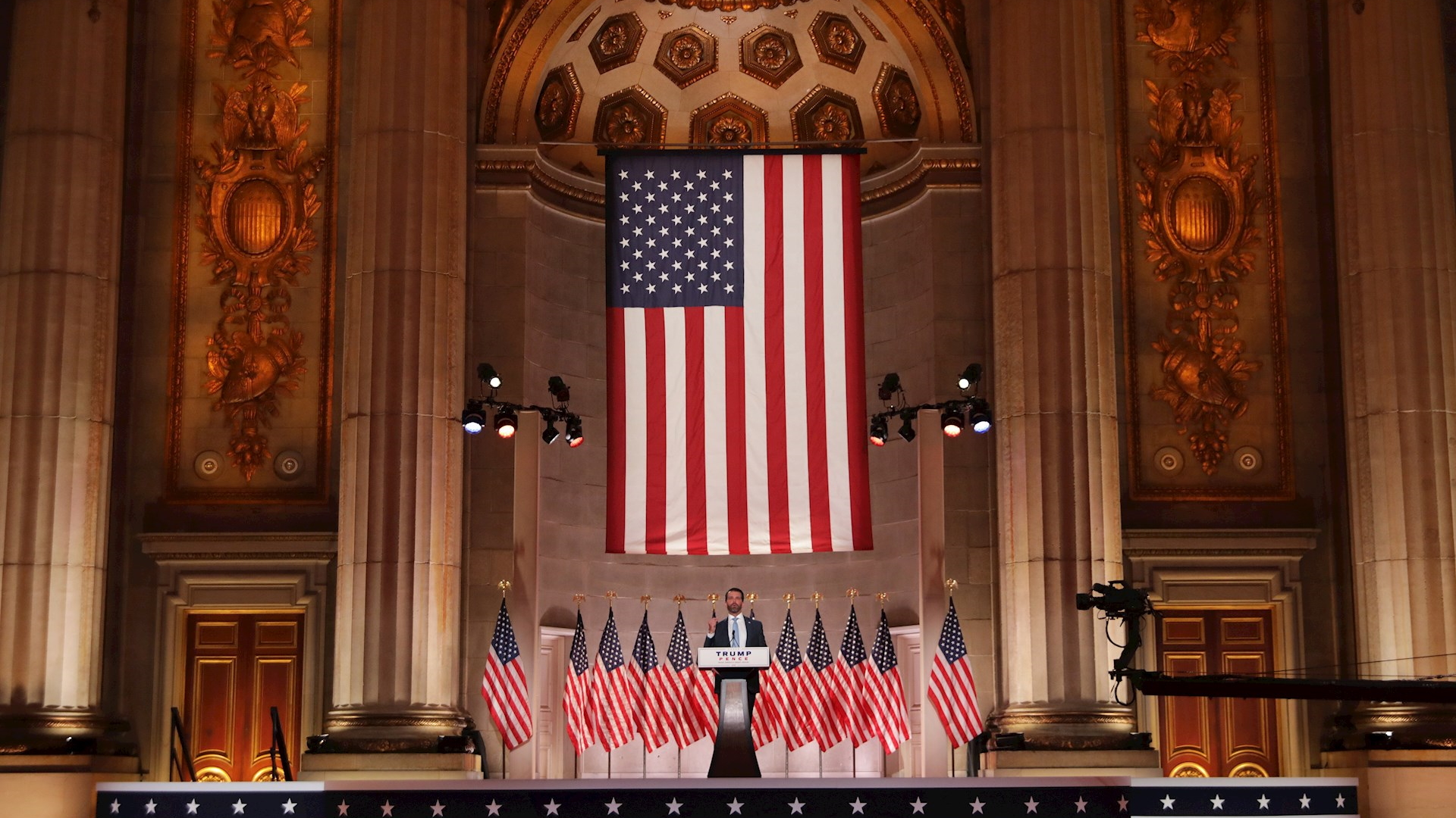 Republicanos acusan a oposición demócrata de “radical” y “socialista”