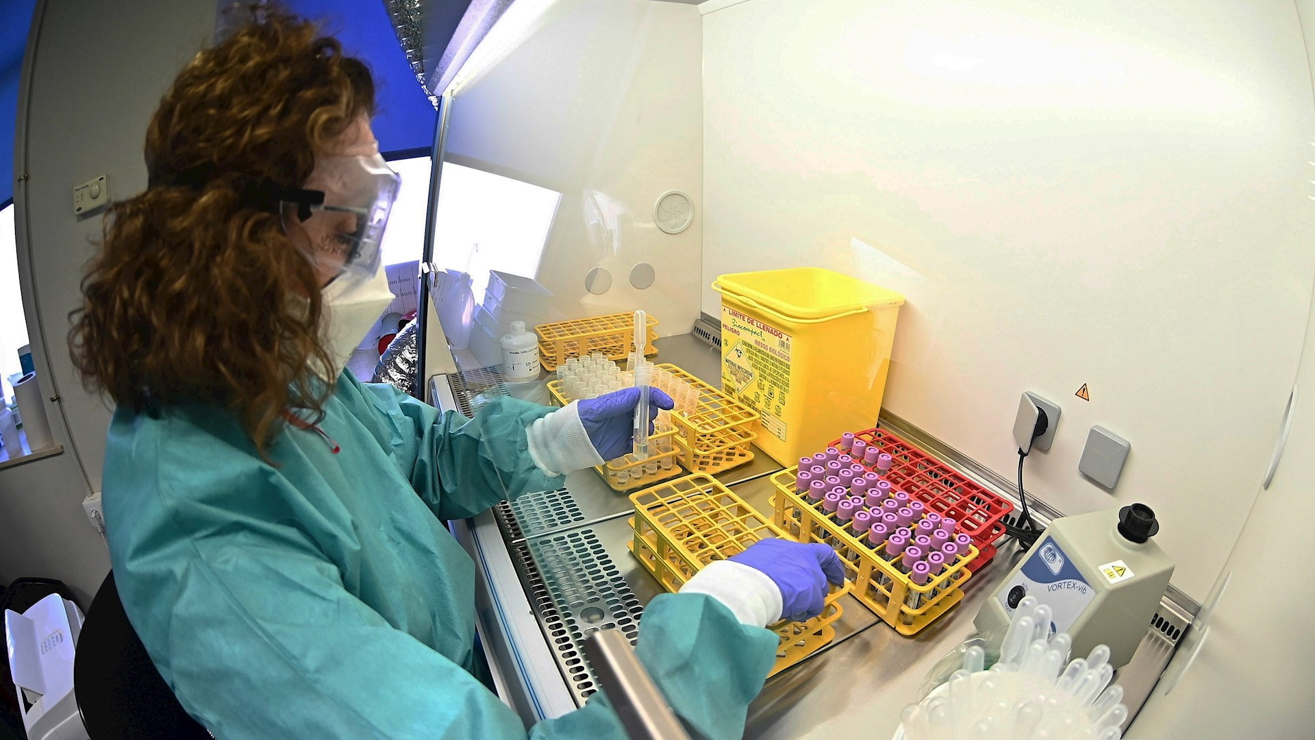 Hallan posible orden de los síntomas del COVID-19