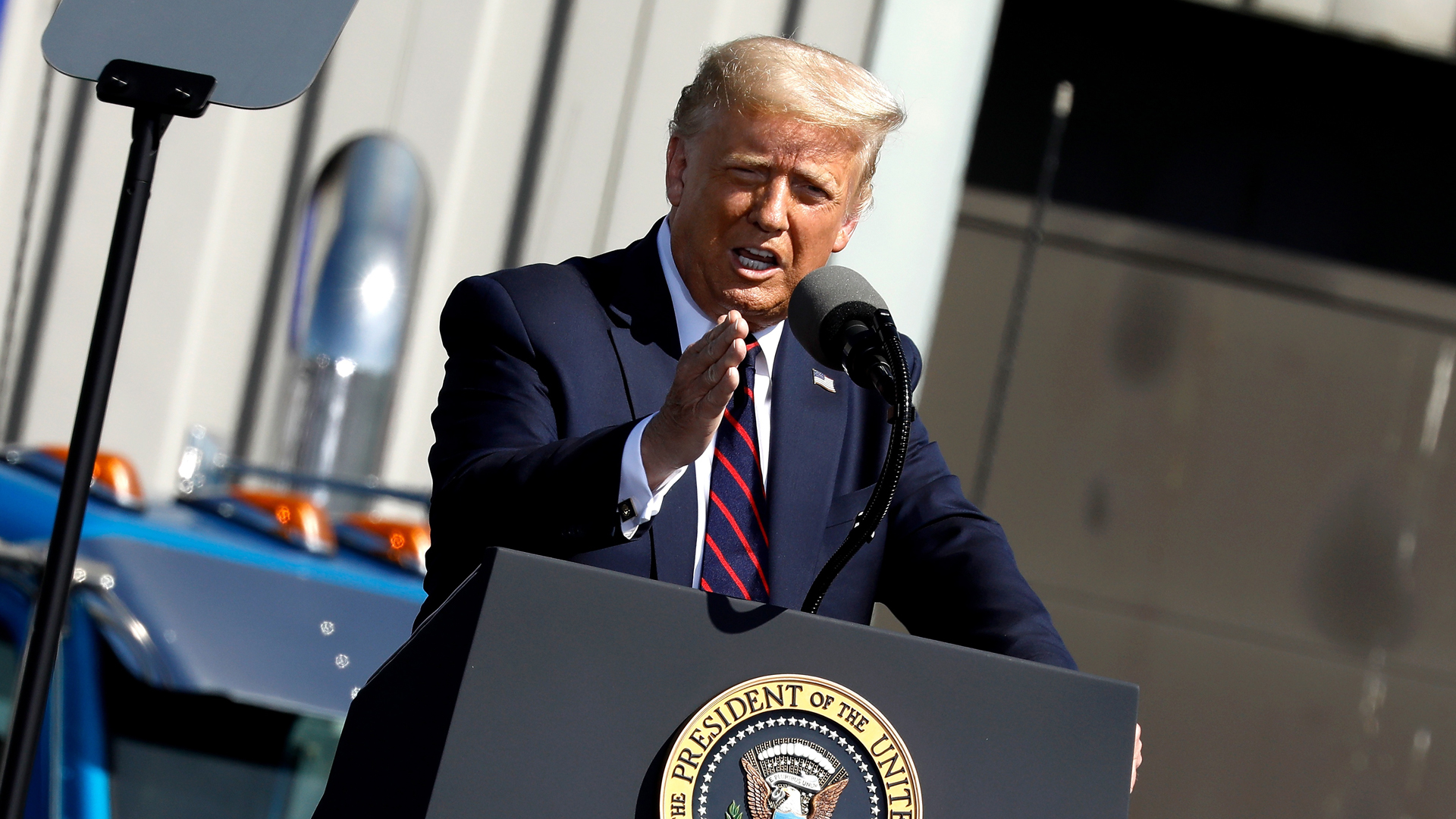 Amenaza Trump con imponer aranceles a empresas de EE.UU. con empleados en el extranjero