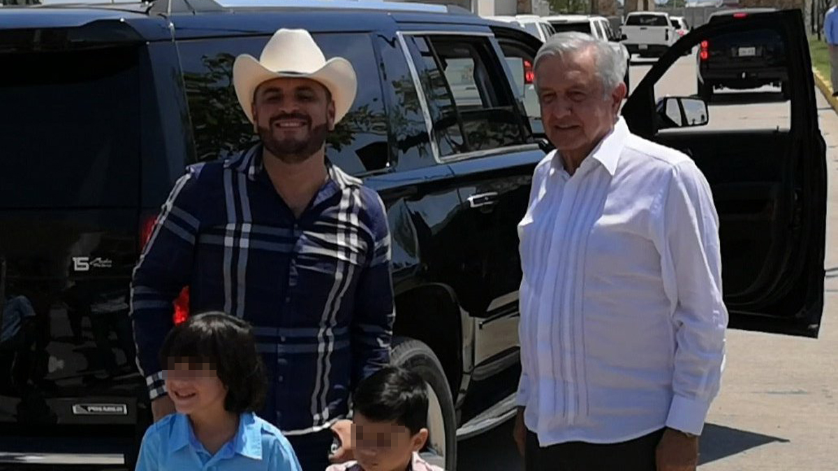#Video López Obrador se fotografía con ‘El Komander’