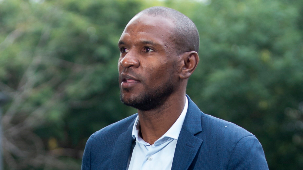 Barcelona rescinde el contrato de Abidal como secretario técnico