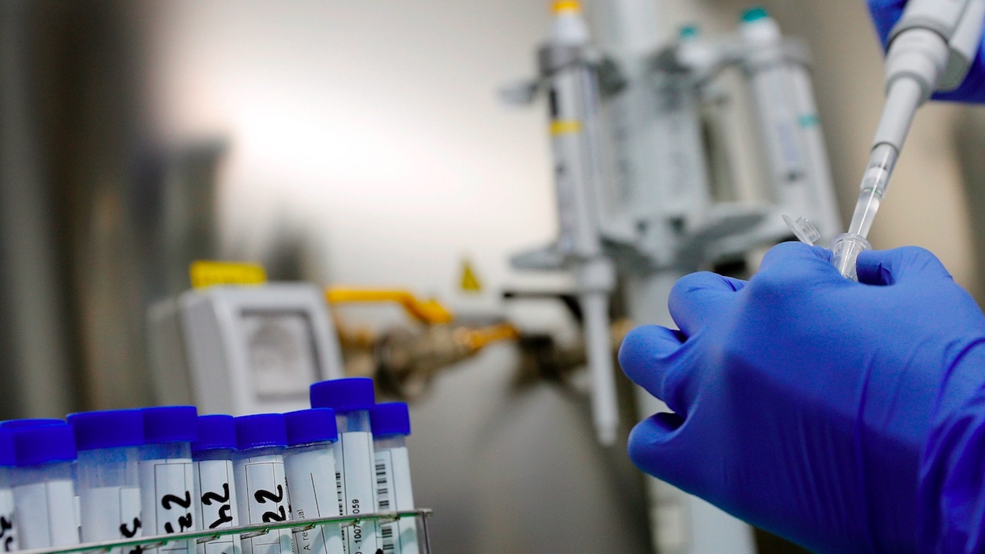 Países del centro y sureste de Europa sufren repuntes de casos de COVID-19