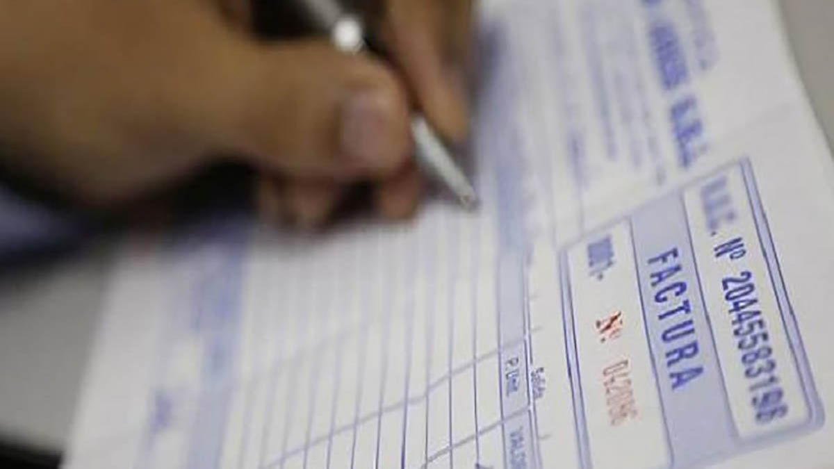 Procuraduría Fiscal irá por las cabezas de grupos factureros ‘sean quien sean’, afirma Carlos Romero