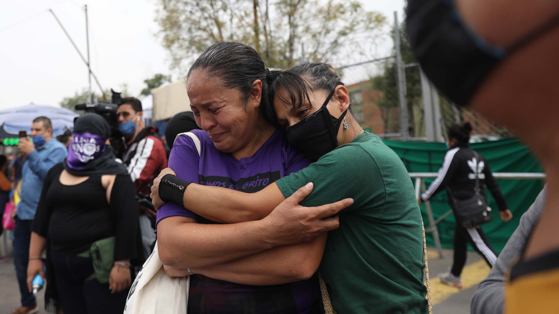 Exigen justicia para menor abusada en protesta frente a Reclusorio Oriente