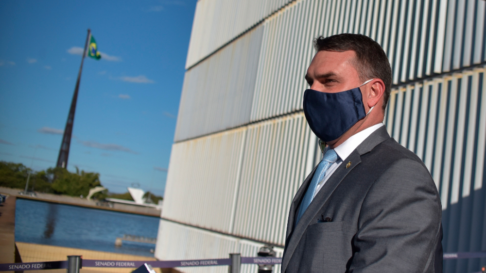 Hijo mayor del presidente Bolsonaro da positivo a COVID-19