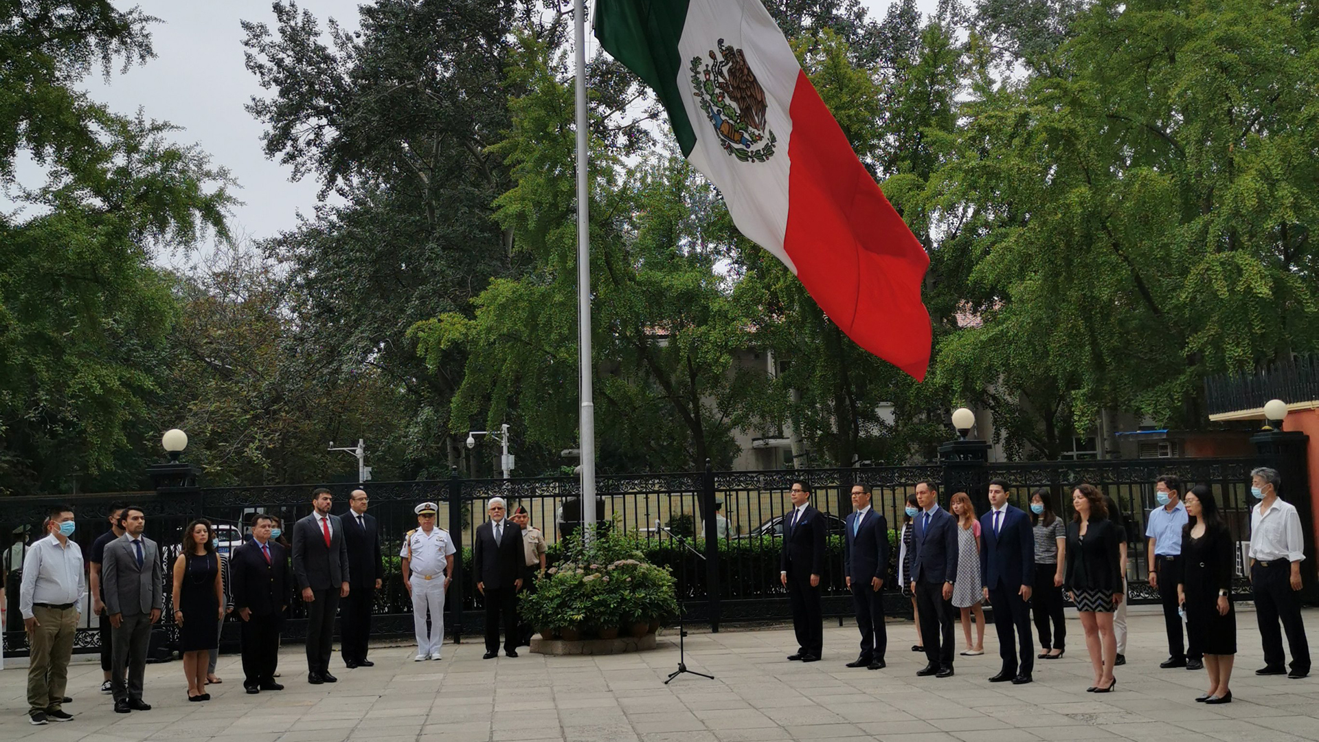 #Video Rinden homenaje en China a mexicanos víctimas del COVID-19