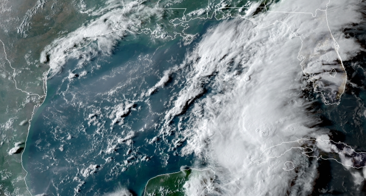 Huracán Marco se perfila hacia la costa de Louisiana; provoca lluvias en la Península de Yucatán