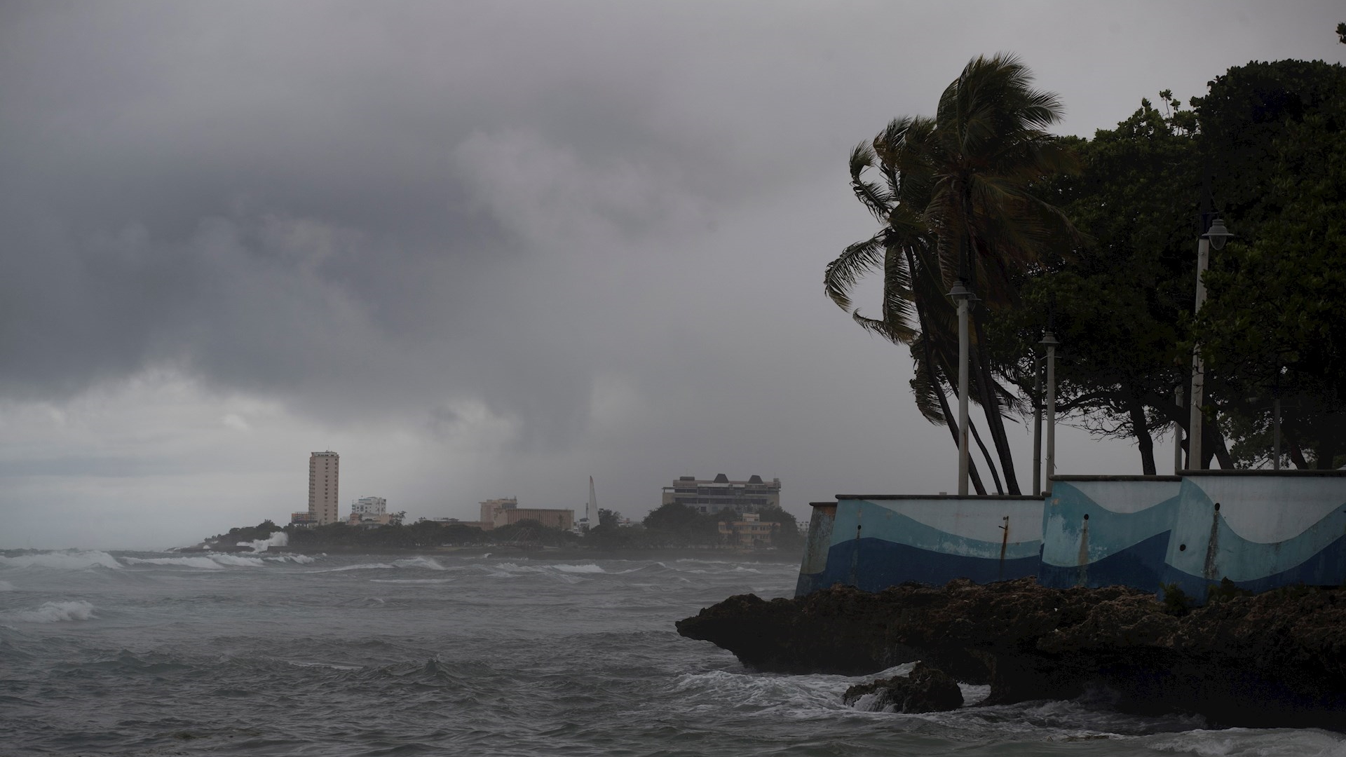 Se forma la tormenta tropical Kyle en el Atlántico, Josephine avanza en el Caribe