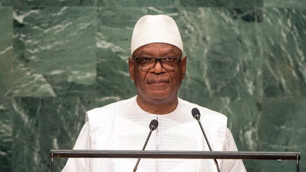 Dimite presidente de Mali tras golpe de estado