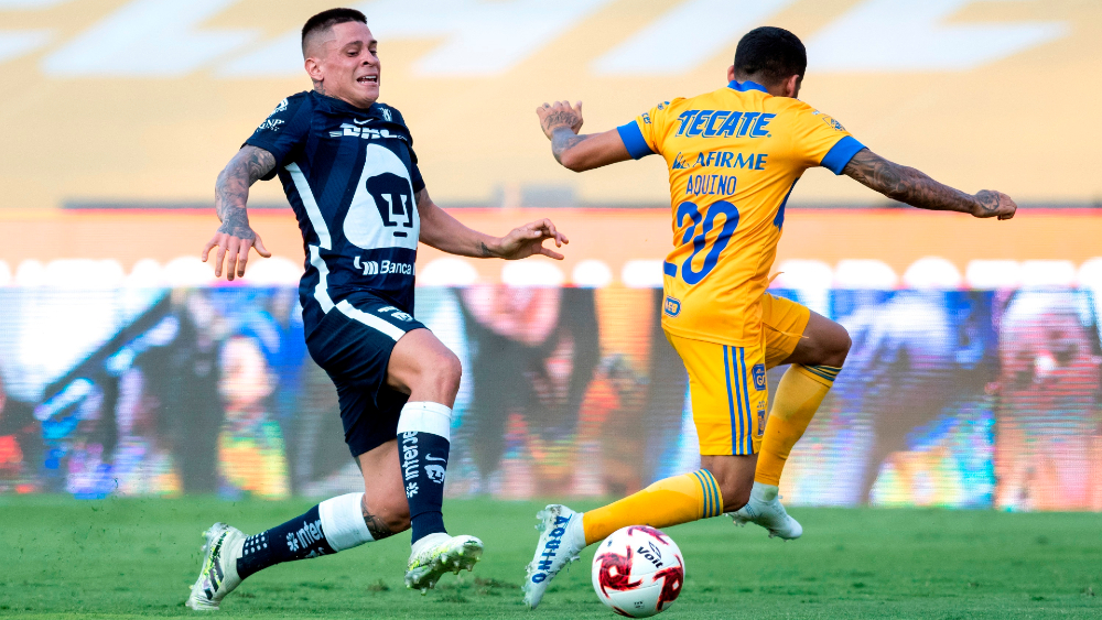 Pumas empata agónicamente con Tigres y sigue invicto