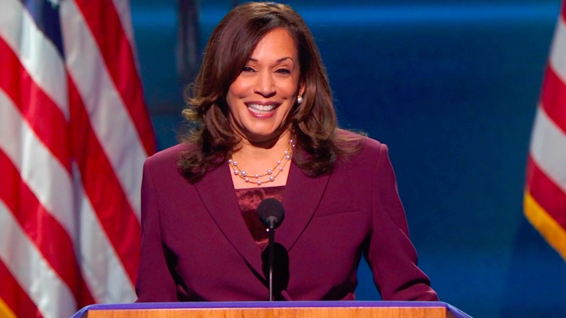 Intercambian Trump y Biden acusaciones de politizar vacuna contra COVID-19 - kamala-harris-3