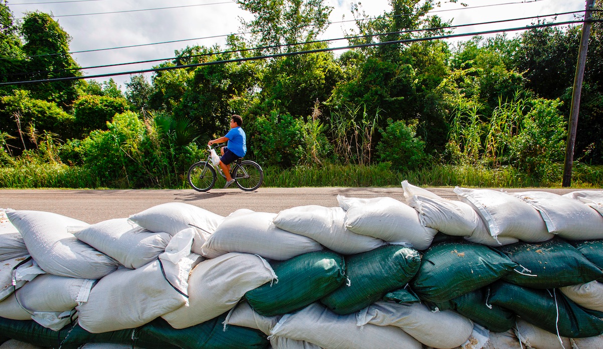 Laura avanza hacia Texas y Luisiana; tiene capacidad para “poner en peligro vidas humanas” Laura avanza hacia Texas y Luisiana; tiene capacidad para “poner en peligro vidas humanas”