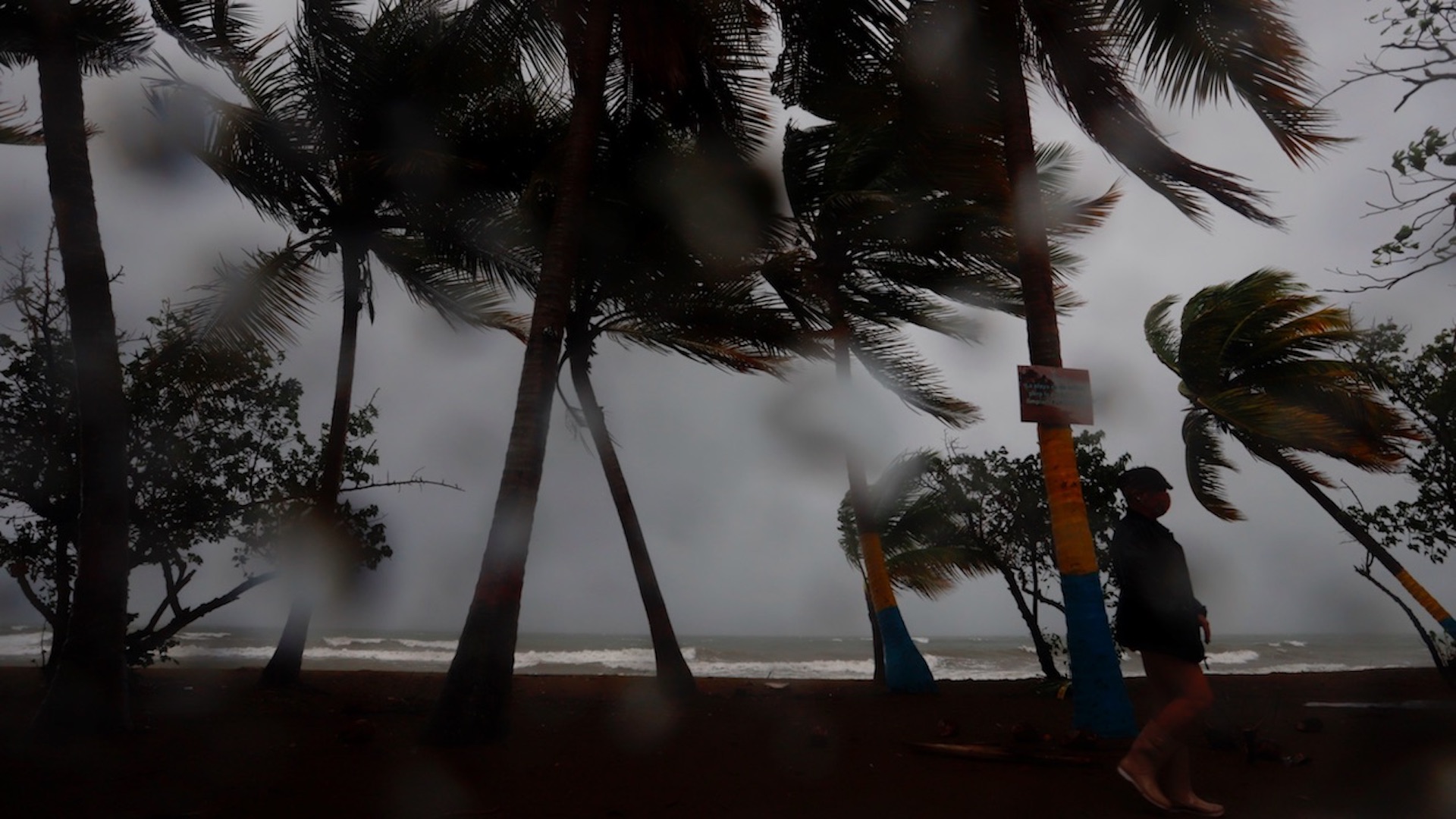 Marco se aproxima a Luisiana como tormenta tropical; Laura deja al menos 13 muertos en el Caribe