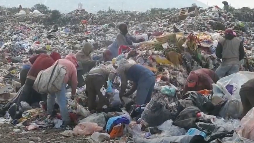 Estar libres de COVID-19 en medio de toneladas de basura